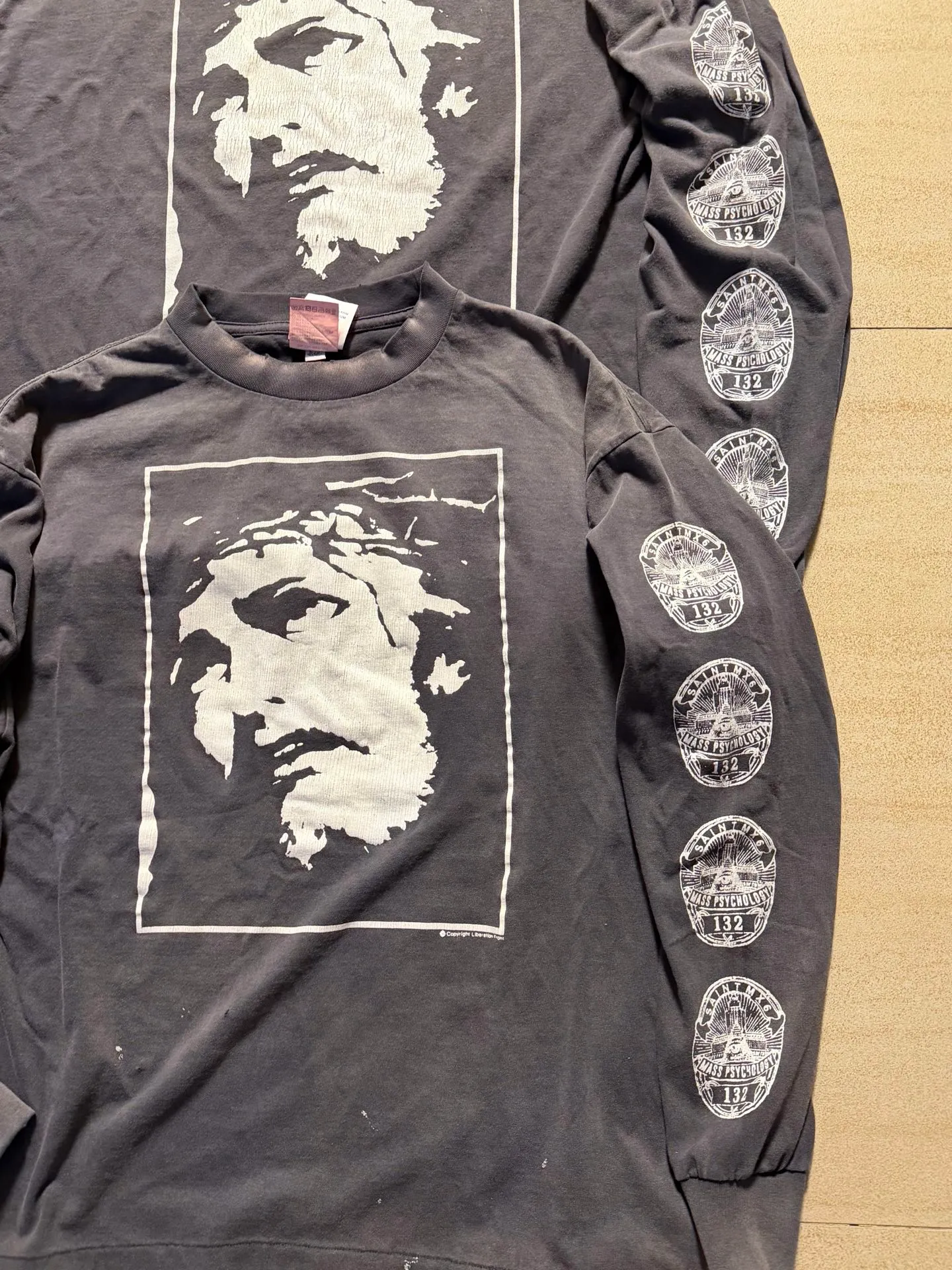 Domestic top printing factory OEM, top purchasing agent level SAINT Mxxxxxx LOVE SAINT LS TEE/BLK LOVE SAINT Big Jesus washed and distressed long sleeves, washed black S-XL, cylindrical cloth Assute dyeing, heavy washing, maliu water fading, pure hand-splashed ink holes, simulated natural fading and distressed effect, correct version, correct main mark/wash mark/angel anti-counterfeiting mark